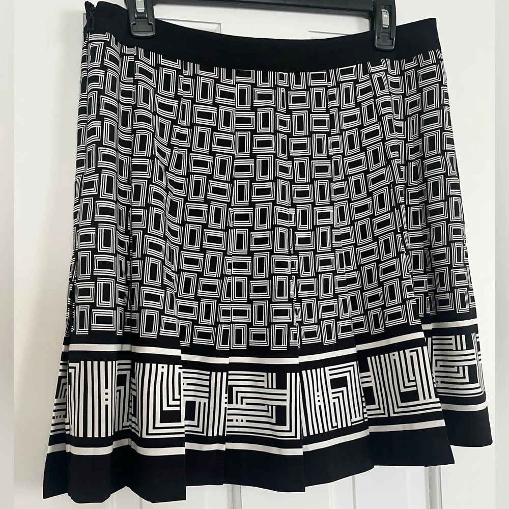 Karl Lagerfeld Black White Geometric Lightweight Pleated Mini Skirt,Women’s Sz 6 - Picture 7 of 16